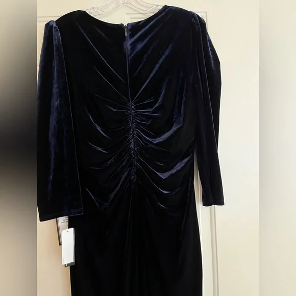 New R&M Richards blue long velvet V neck ruched poly/spandex dress. Size 14 - Picture 5 of 16